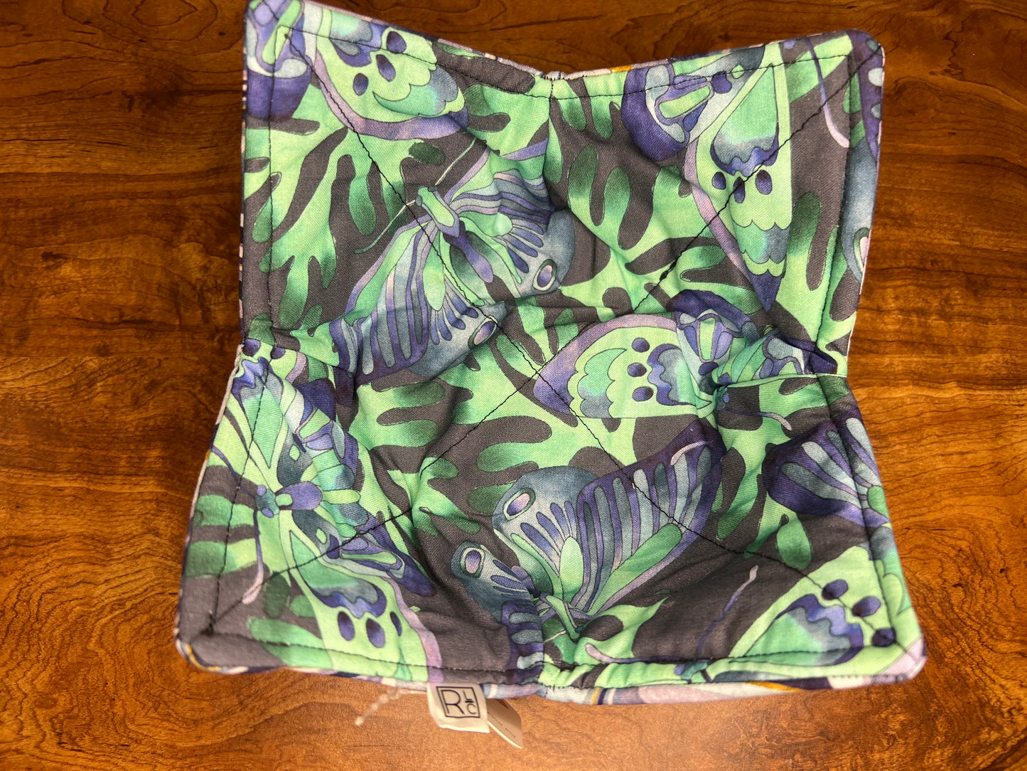 Beachy Reversible Bowl Cozy